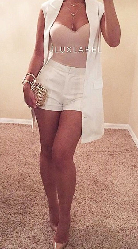 25-Outfits-with-White-Shorts-890
