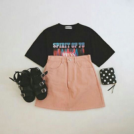 7-Korean-Outfits-Black-Denim-Skirt-1003