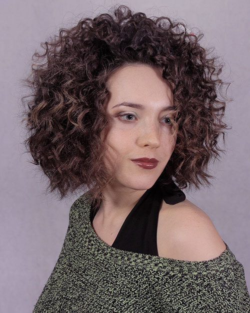 9-styless.co-short-hair-styles-with-curls-0512201917069