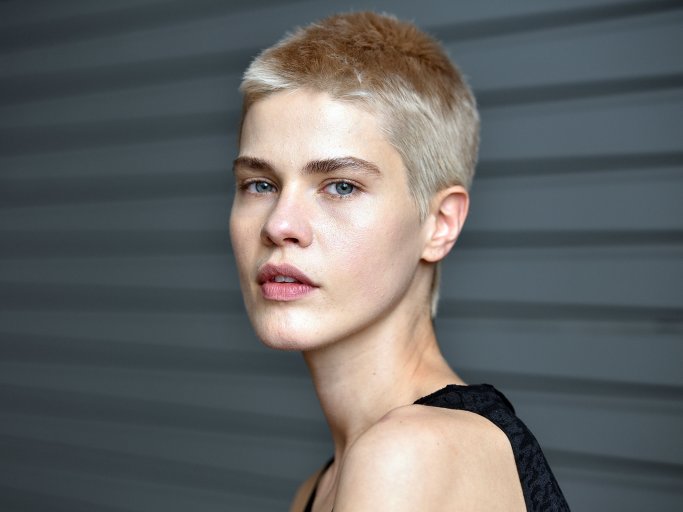 11.short-hairstyles-for-fall-2021