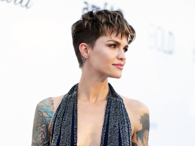 12.short-hairstyles-for-fall-2021